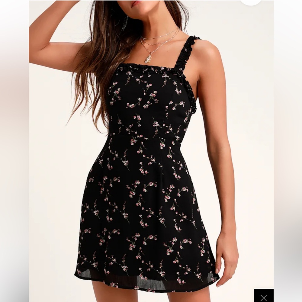 Lulus Garden Black Floral Print Skater Dress NWT size XS